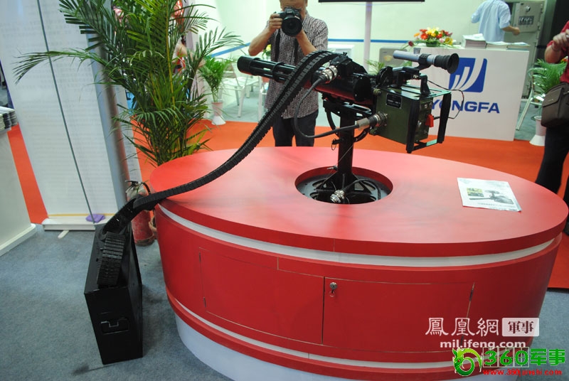 中国新型六管机枪亮相 最大射速可达6000发/分